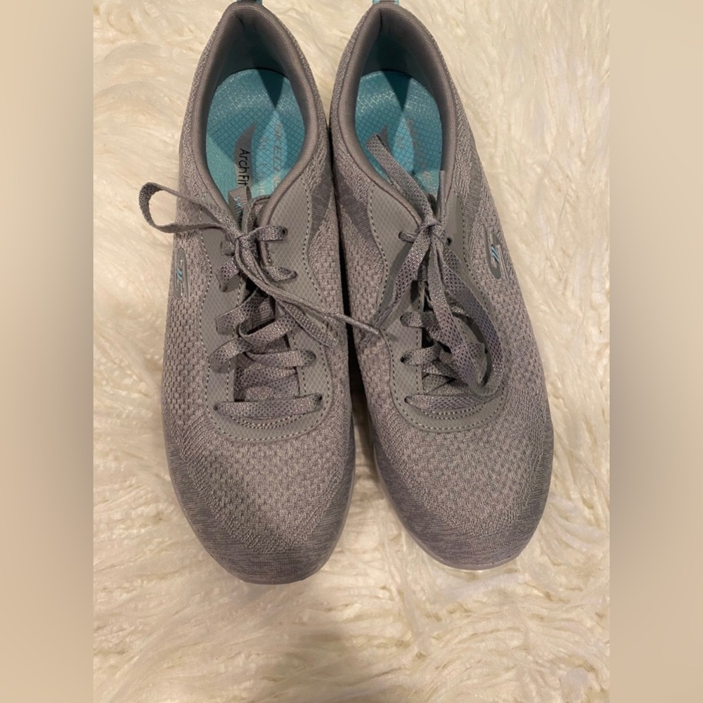 New Skechers Size 9.5